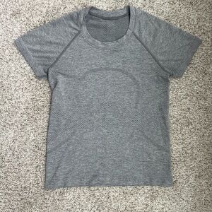 Lululemon size 4 swiftly tech 2.0